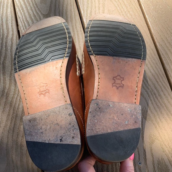 Men’s 10.5 cognac slip on loafers. - Picture 4 of 5